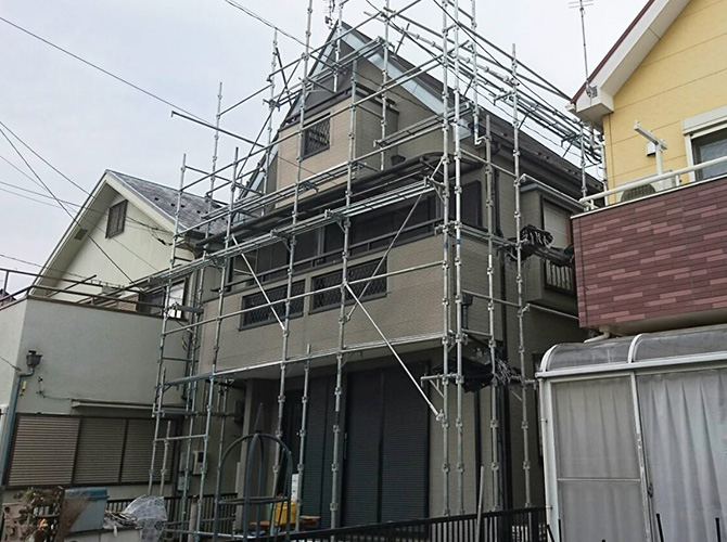 屋根塗装工事の足場の設置
